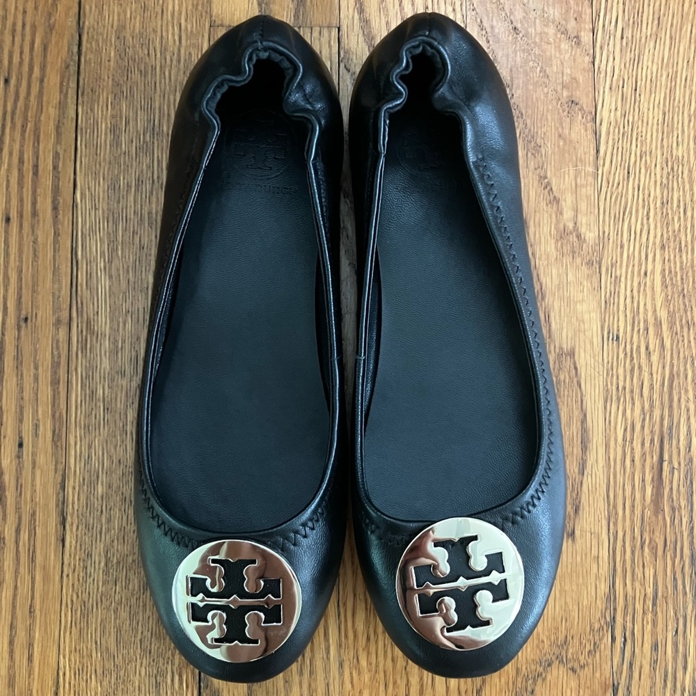 NEVER WORN — Tory Burch Black Ballet Flats with Metal Logo